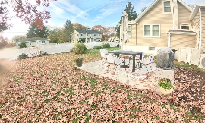 Bay Shore Apartment | 3 Br Apt Private, COZY 1 King Bed, 2 Queen Bed, PetPal