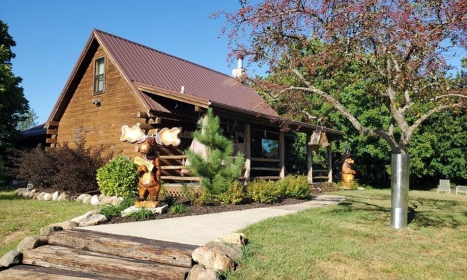 Friendship Cabin | 3 BR Cabin on 80 Acres with Hiking, ATV, Horse Trails WiFi, AC, Fishing Pond