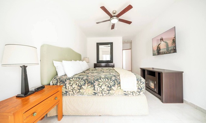 Playacar House | 3 BR Condo with Pool - Playacar Phase II