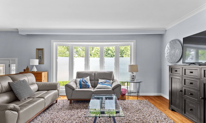 Clarkson-Lorne Park House | 3 BR House - Large Backyard w Patio - Beautiful Neighbourhood with Large Trees