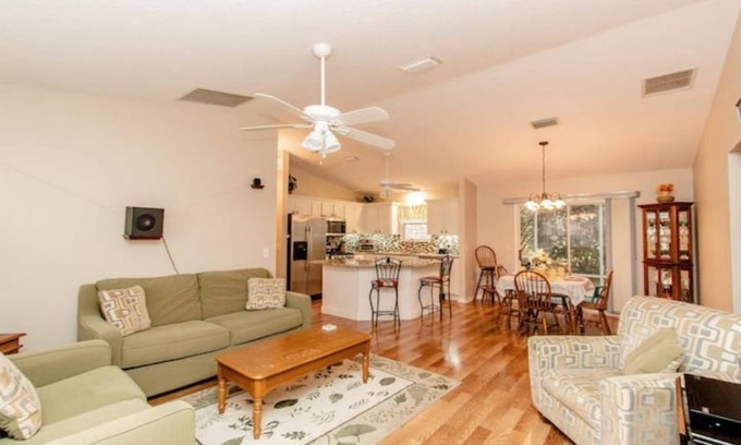 Piedmont Apartment | 3 BR in The Villages free activity May -Oct with Gas golf cart. near squares