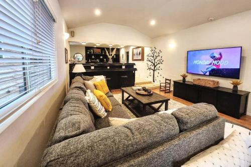 Mar Vista Villa | 3 BR + Near Venice Beach + Redecorated + Nice Backyard with BBQ