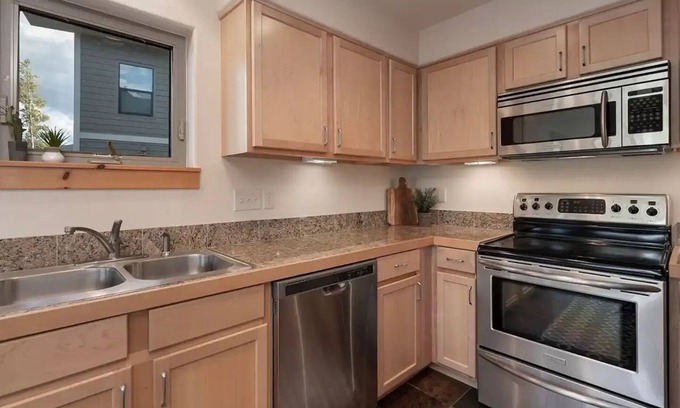 Winter Park House | 3 BR! Private hot tub/AMAZING views -End Unit! Shuttle stop right out your door