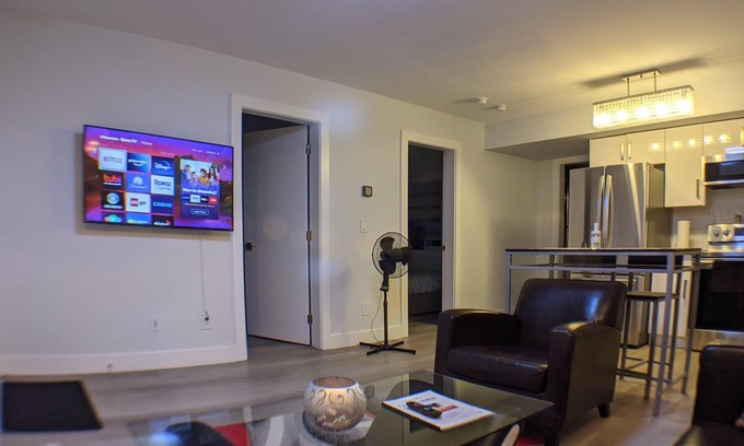 Guildford House | #3 - Brand New: 2 Bedroom Modern Suite with private entrance.