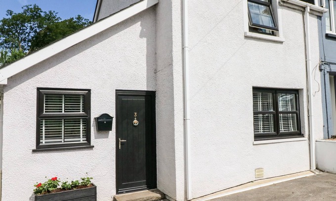 Narberth Cottage | 3 BRIDGE VILLAS, pet friendly, country holiday cottage in Narberth