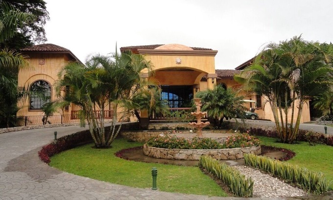 Boquete Villa | 3-BRM VILLA INSIDE VALLE ESCONDIDO RESORT