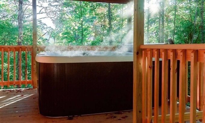 Rogers Cabin | 3 Cabins | 30+ | 3-Hot Tubs| DogOK | FirePit