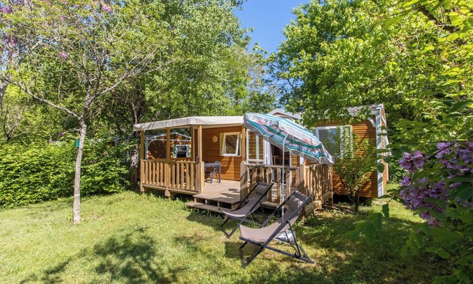 Saint-Martial-de-Nabirat House | 3★ Campsite in Périgord Noir – Mobile Home with Pool, Fishing & Family Activities