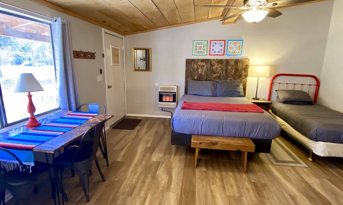 Glenwood House | #3 Casita Cochise at the Catwalk, 1 BdRm Casita w/Kitchen