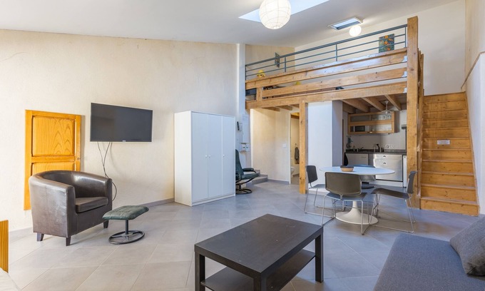 Charleval Apartment | 3 - Coeur de village F2 - air-conditioned