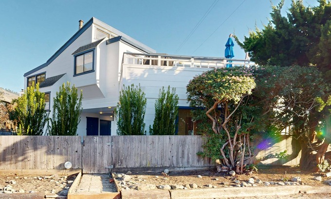 Stinson Beach House | 3-Cottage Beach Retreat w/Hot Tub, Fire Pit & Views - 40' to Ocean