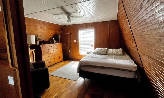 Westminster Cabin | 3 Cozy cabin charming Westminster