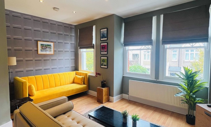 North Kensington Apartment | 3 DBL BEDROOMS FAMILLY APT CLOSE TO NOTTINGHILL AREA KING SIZE BED IN MASTER