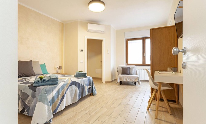 Somma Lombardo House | 3- Double room, 3 single beds, private bathroom.
