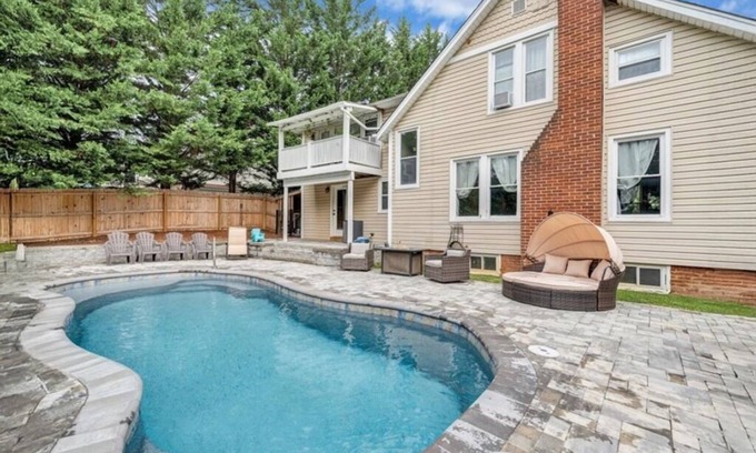 Salem House | 3 en suite bedrooms and a private heated pool.