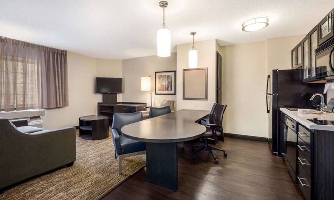 Brentwood House | 3 Family-friendly Accommodations with Full Kitchens, Pets Allowed!
