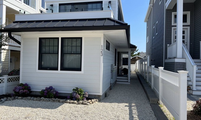 Ship Bottom House | 3 from beach, 3 bedroom 1.5 Bath!