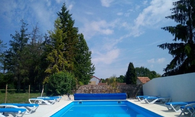 La Bataille House | 3 gites which can accommodate up to 16 with private pool, near Chef Boutonne