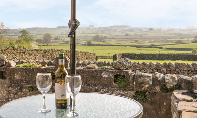 Long Preston Cottage | 3 GUYS COTTAGES, pet friendly, with open fire in Long Preston