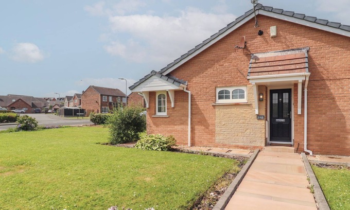 Moresby Cottage | 3 HAWK PLACE, pet friendly, with hot tub in Whitehaven