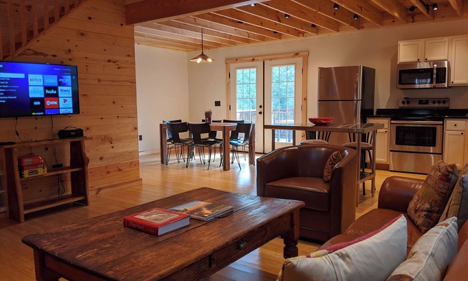 Faber Cabin | 3 hour Kayak trip for Free! The heart of Nelson, 140 acres,mile of river trails!