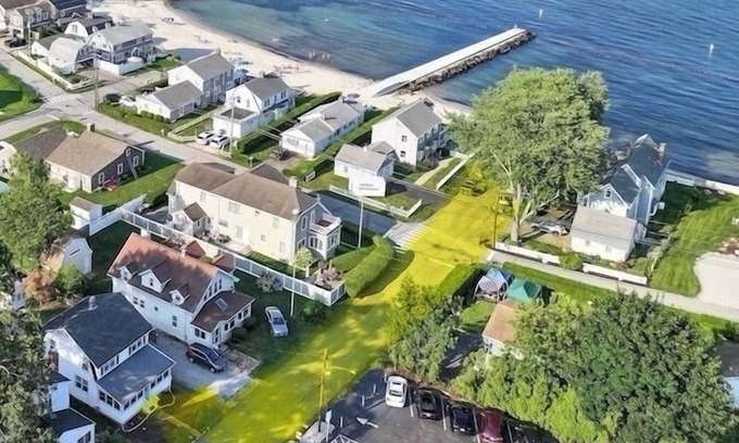 Niantic House | 3 Houses Off the Water at Private Black Point Beach newly furnished 4 bed