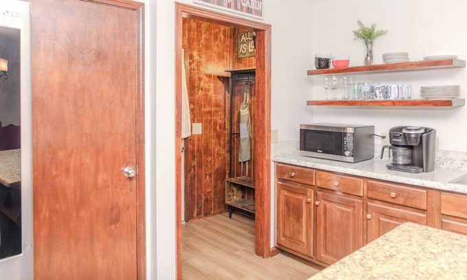Springville House | 3 King/2 Living Rooms/Pool Table