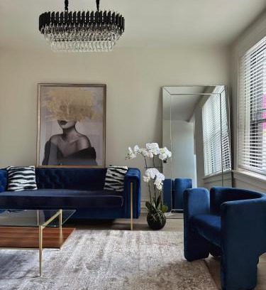 East Allegheny Apartment | 3 KING Beds Free parking Stay close and stay cozy