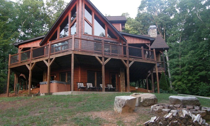 Blue Ridge Cabin | 3 King Suites! Great Views! Outdoor Fireplace! Paved Roads! Pets! Access Ramp!