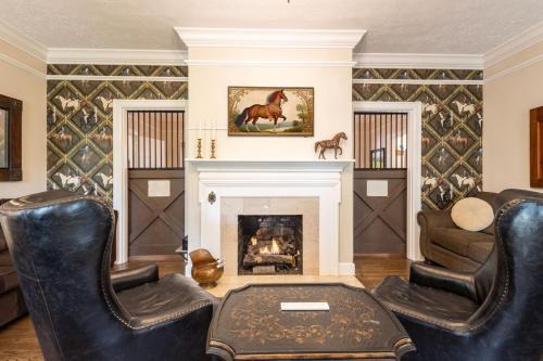 Harrodsburg House | 3 Kings, Hot Tub, Bourbon Trail, Horse Themed Stay