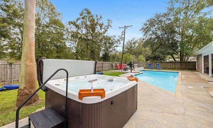 Ponchatoula House | 3 Kings, Pool house Suite, Hot Tub, & Game Room