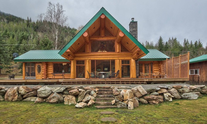Sun Peaks House | 3 lakefront buildings