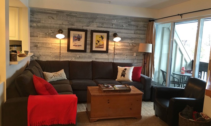 Village North House | 3 Level/2 BR Townhouse,Private Hot Tub, Great Location, Sleeps 6