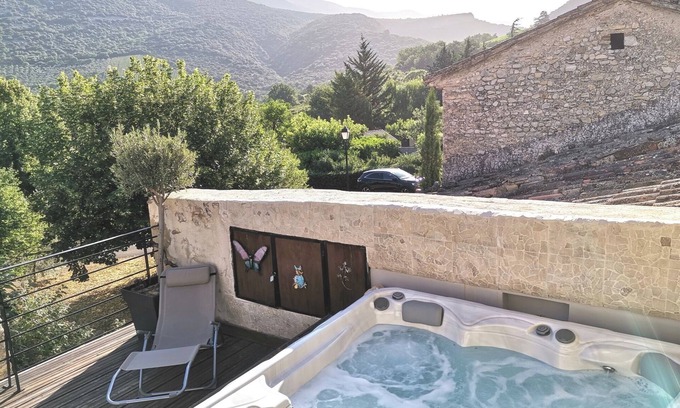 Malaucene House | 3* listed house Grand spa- Views- Gorges du Toulourenc in authentic Provence