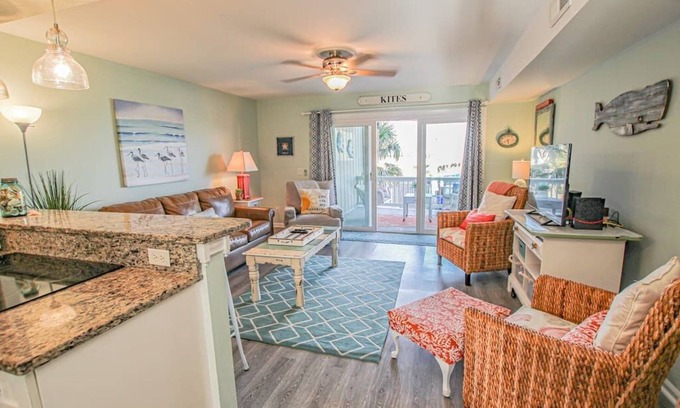 North Carolina Coast Condo | ★ 3 Little Birds at The Beach★