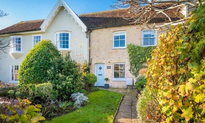 Long Melford House | 3 Lower Falkland Cottage, Long Melford