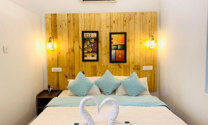 Parcem Resort | 3 luxurious room @vagator sunburn beach