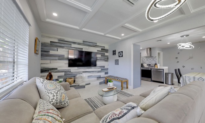 Little Ranches House | 3 Mi to Beach: Home w/Outdoor Space in Hollywood