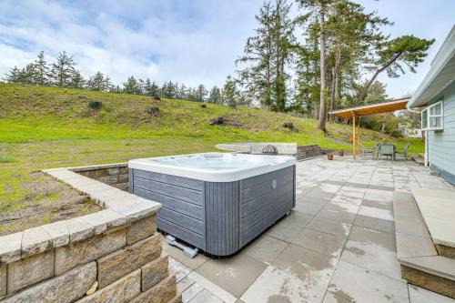 Warrenton House | 3 Mi to Beach Oregon North Coast Retreat
