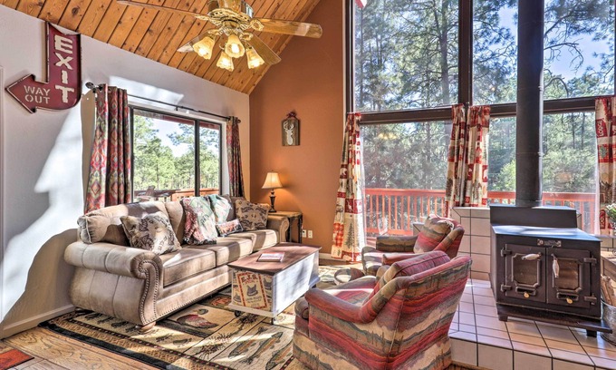 Oak Knoll Village Cabin | 3 Mi to Downtown: Cabin w/Gas Grill in Prescott