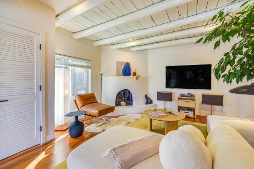 Southside Apartment | 3 Mi to Downtown - Condo with Hot Tub in Santa Fe!