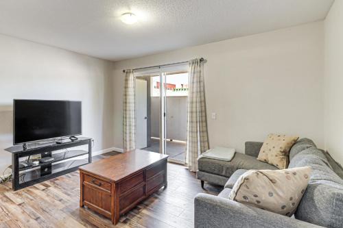 Reno Apartment | 3 Mi to Downtown Reno Charming Condo with Patio