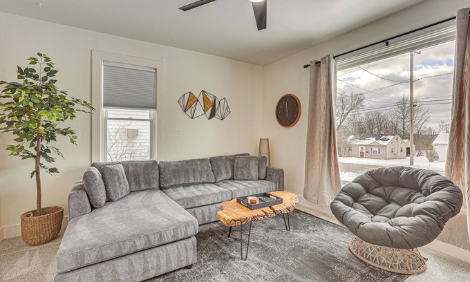 Youngstown Apartment | 3 Mi to Downtown Youngstown: Updated Apartment