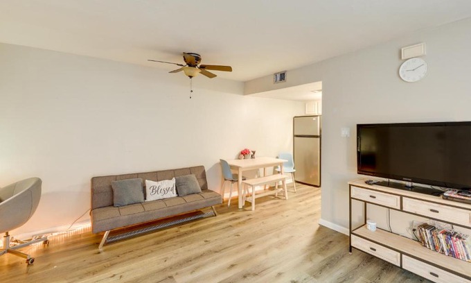 Riverside Apartment | 3 Mi to Dtwn Austin Pet-Friendly Condo with Pool