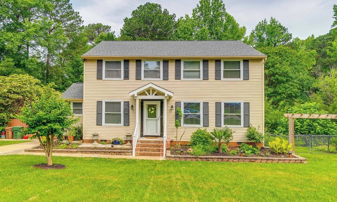 Cary House | 3 Mi to Dtwn Cary: Family Home w/Deck!