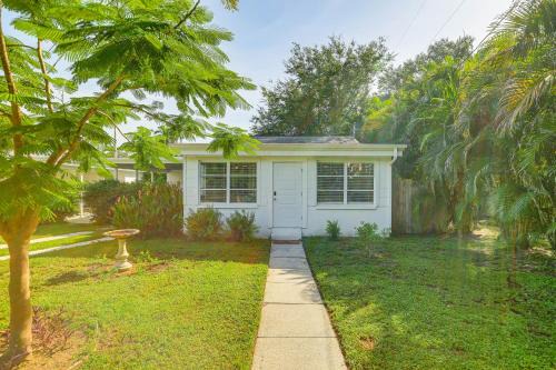 Edgewood Apartment | 3 Mi to Dtwn Fort Myers Apt with Outdoor Space