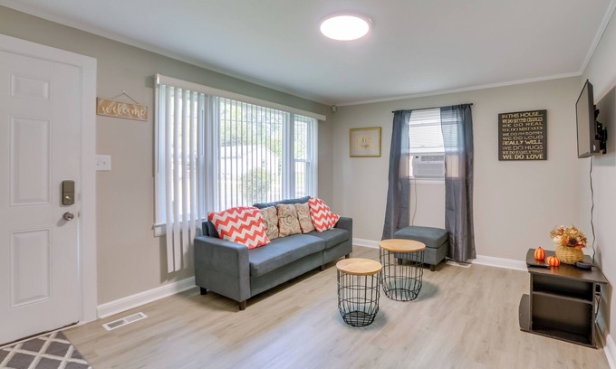 Greensboro Cottage | 3 Mi to Dtwn Greensboro! Cozy Cottage w/Deck