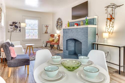 Indianapolis House | 3 Mi to Dtwn Indy Pet-Friendly Home with Backyard!
