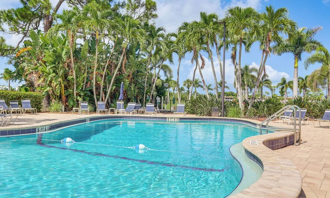 East Naples Condo | 3 Mi to Dtwn: Naples Condo w/Access to 9 Pools!