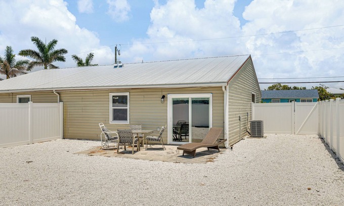 Fort Myers Beach House | 3 Mi to Fort Myers Beach: Unit w/Furnished Patio!